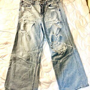 Lite-Wash Baggy American Eagle Size 12 Short  Inseam 27 inches